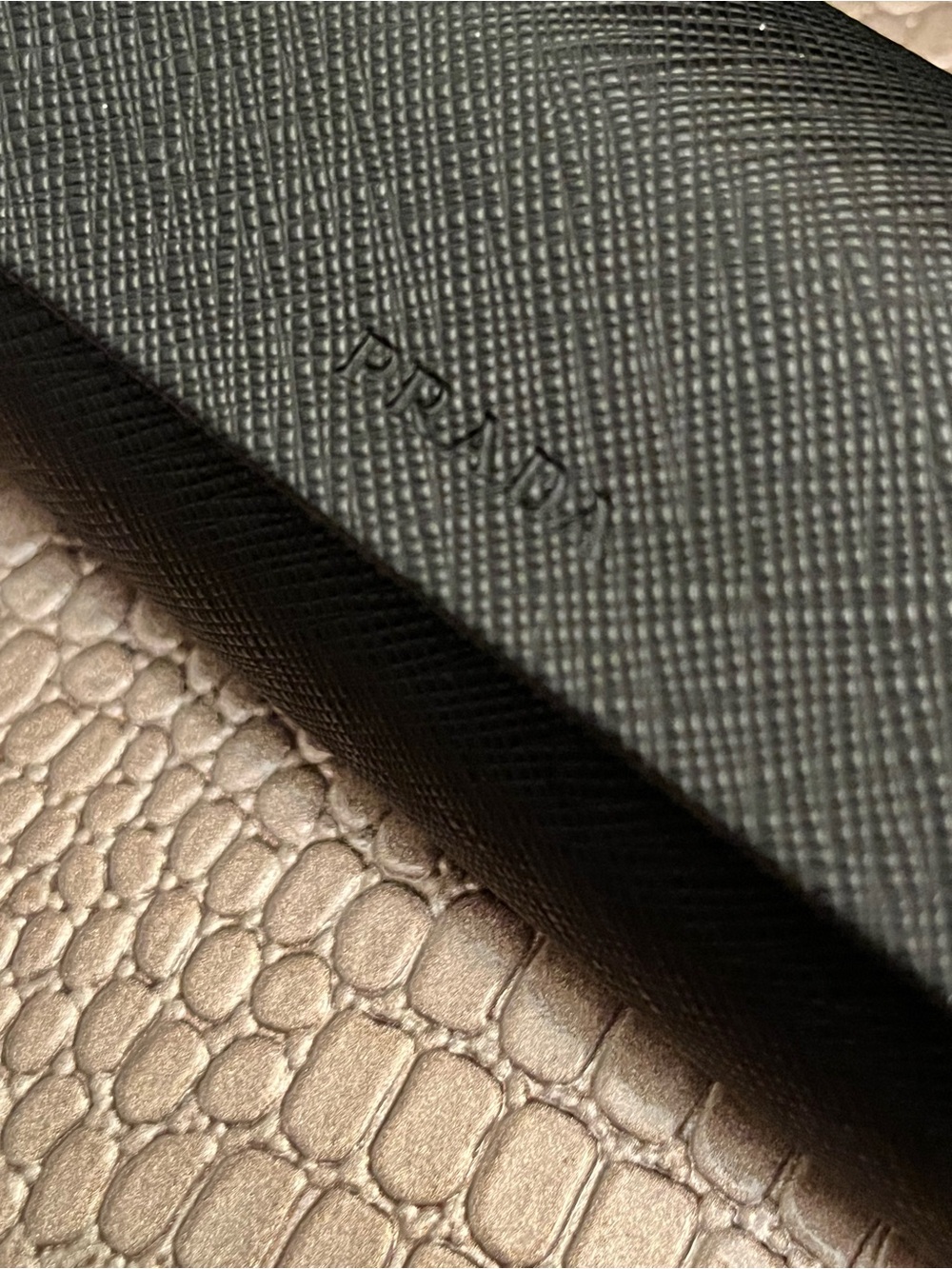Prada Authentic Eyewear Case in Saffiano Leather w/Protective Box & Linen (EUC) - Picture 12 of 14